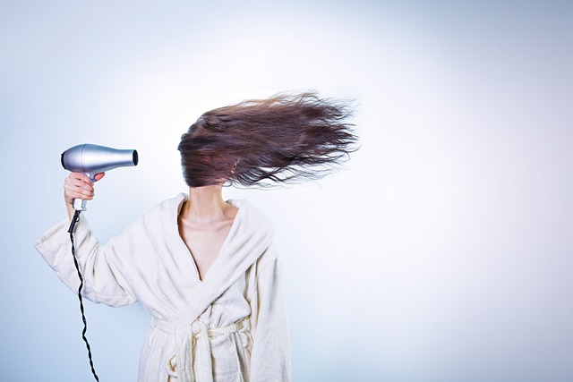 Hair Care Habits for Travelers: Keeping It Simple and Chic